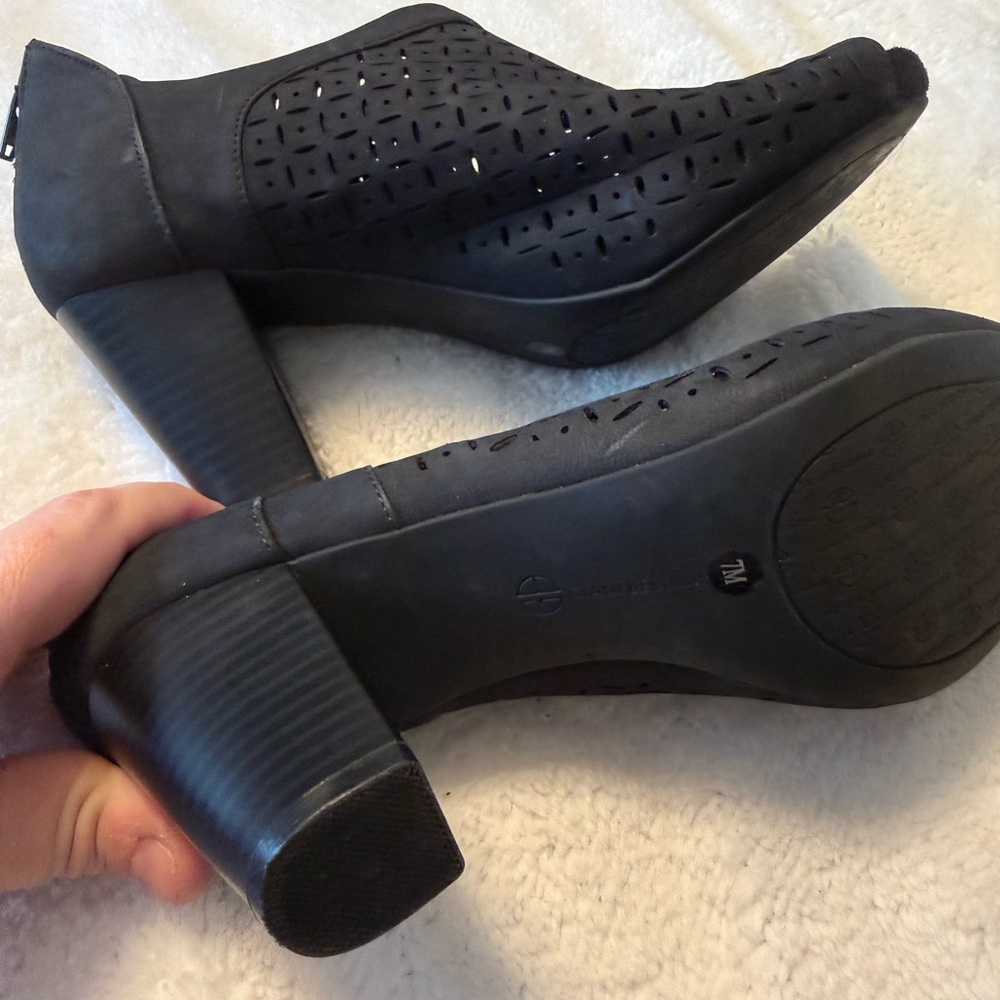 Giani Bernini Black Ankle Booties - Picture 4 of 5